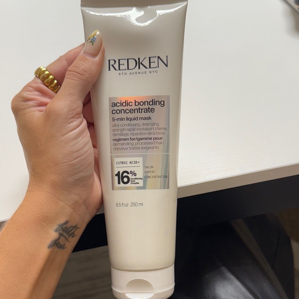 Redken Acidic Bonding Concentrate 5-Minute Mask - Picture 2 of 4